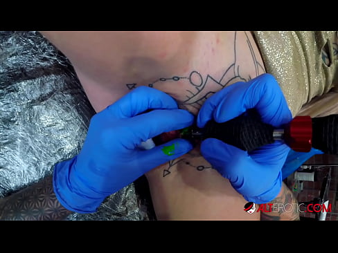 ❤️ Itin tatuiruota karšta Sully Savage gavo tatuiruotę ant savo klitorio ❤❌ Porno prie lt.hentaibar.ru ❌
